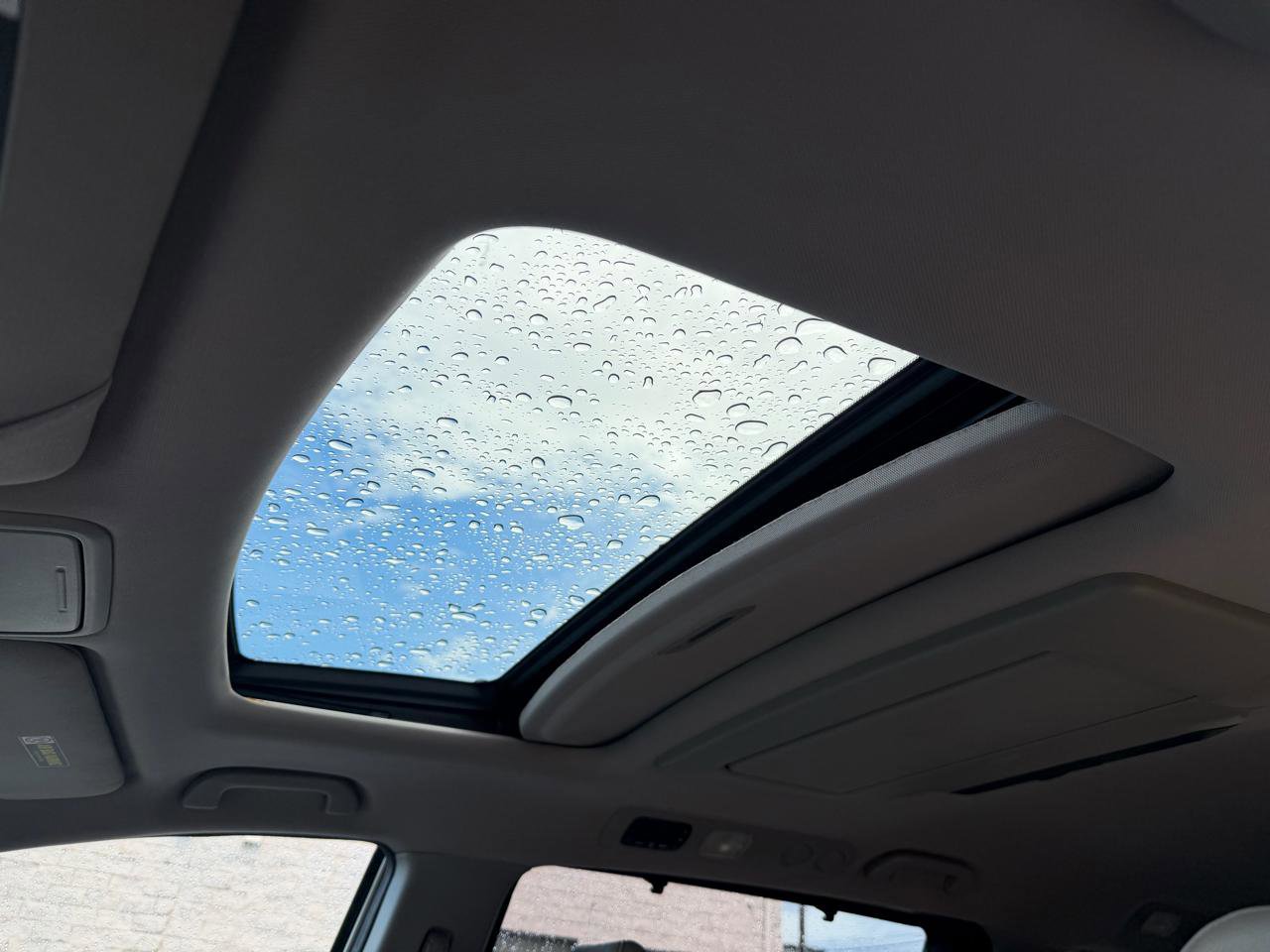 Used 2012 Honda Odyssey Touring Elite image 12