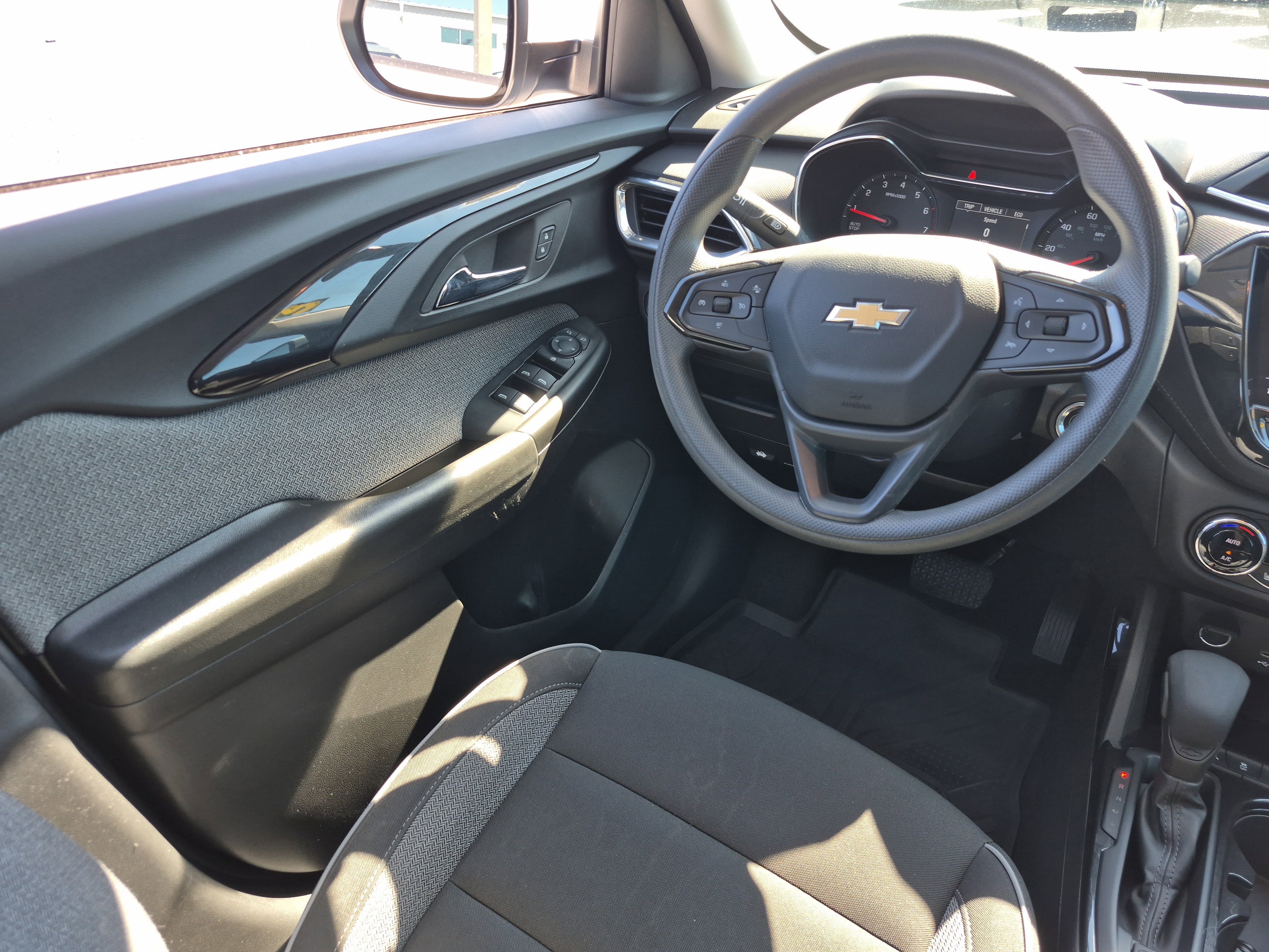 Used 2023 Chevrolet TrailBlazer LT w/ Convenience Package image 17