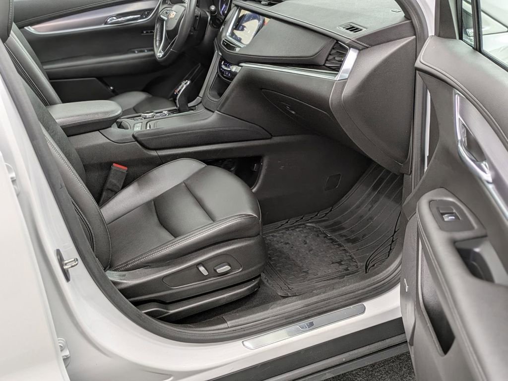 Used 2023 Cadillac XT6 Luxury image 15