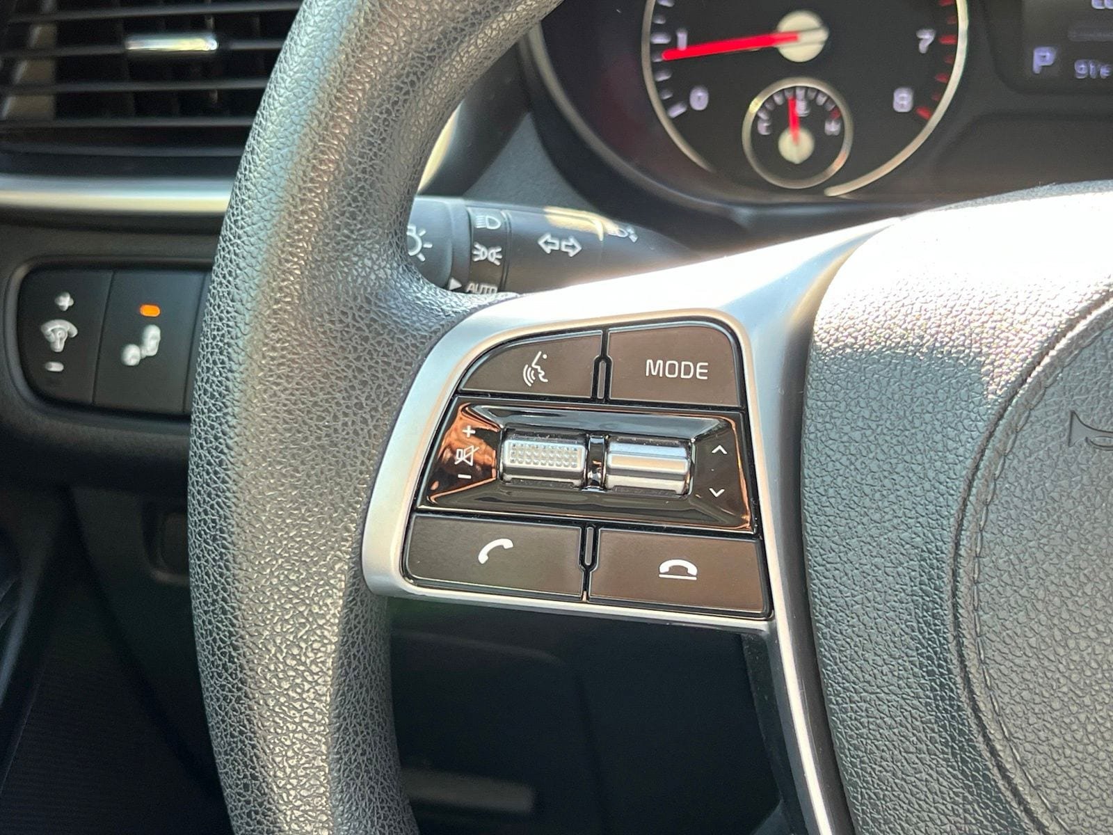 Used 2020 Kia Sorento LX FWD image 28