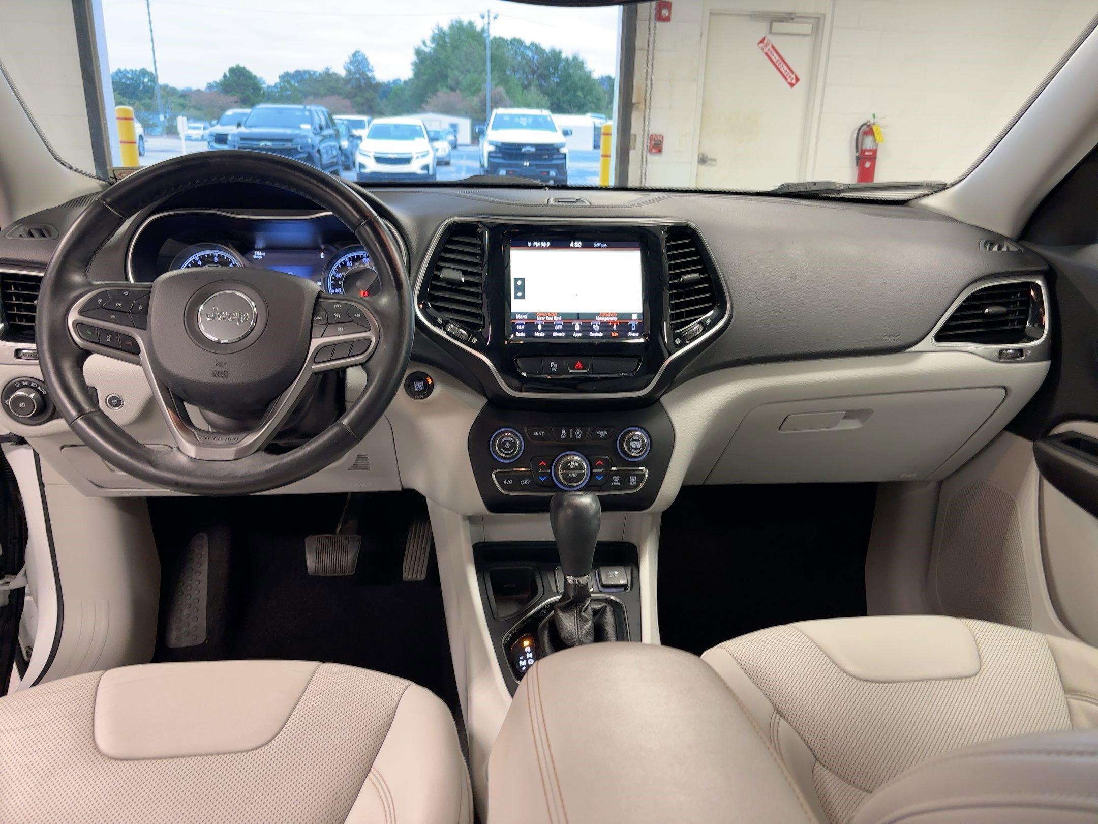 Used 2019 Jeep Cherokee Limited image 15