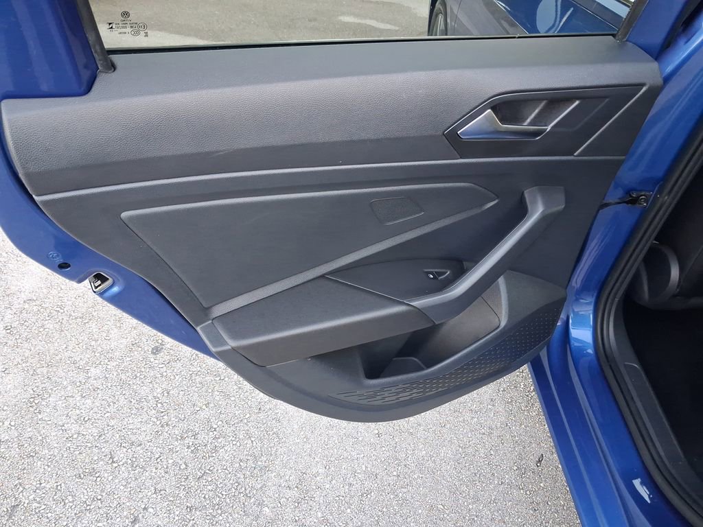 Used 2023 Volkswagen Jetta SE w/ Panoramic Sunroof Package image 11