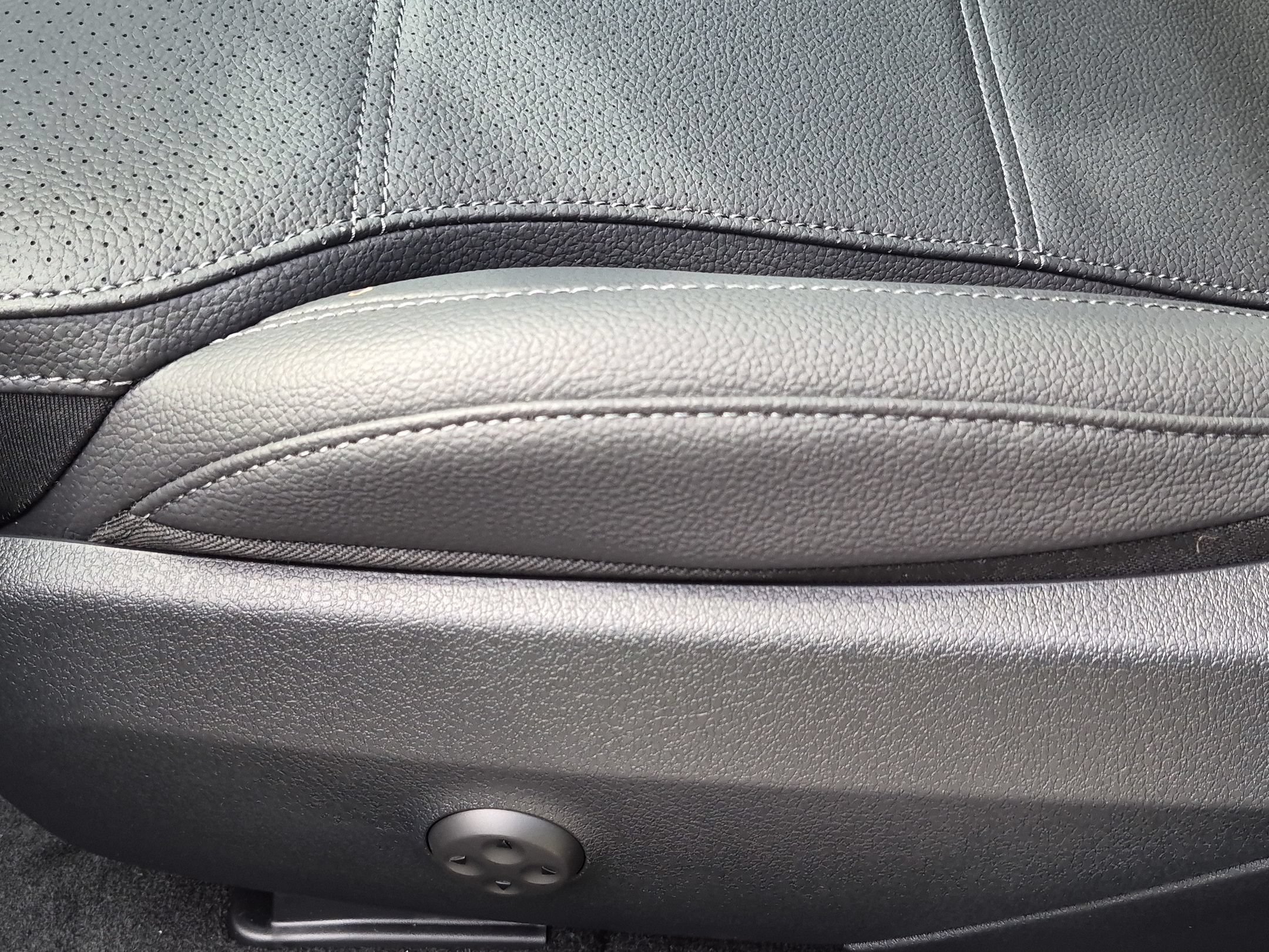 New 2026 Mercedes-Benz C 300 4MATIC Sedan image 17