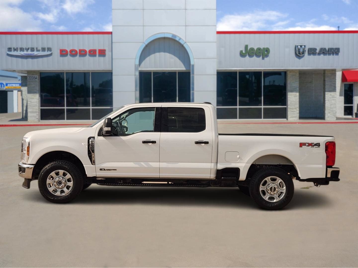 Used 2025 Ford F250 XLT w/ FX4 Off-Road Package AWD/4WD image 3