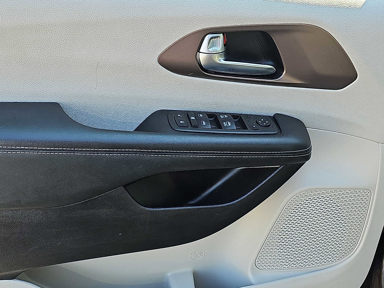 Used 2022 Chrysler Voyager LX w/ Fleet Security Group image 15