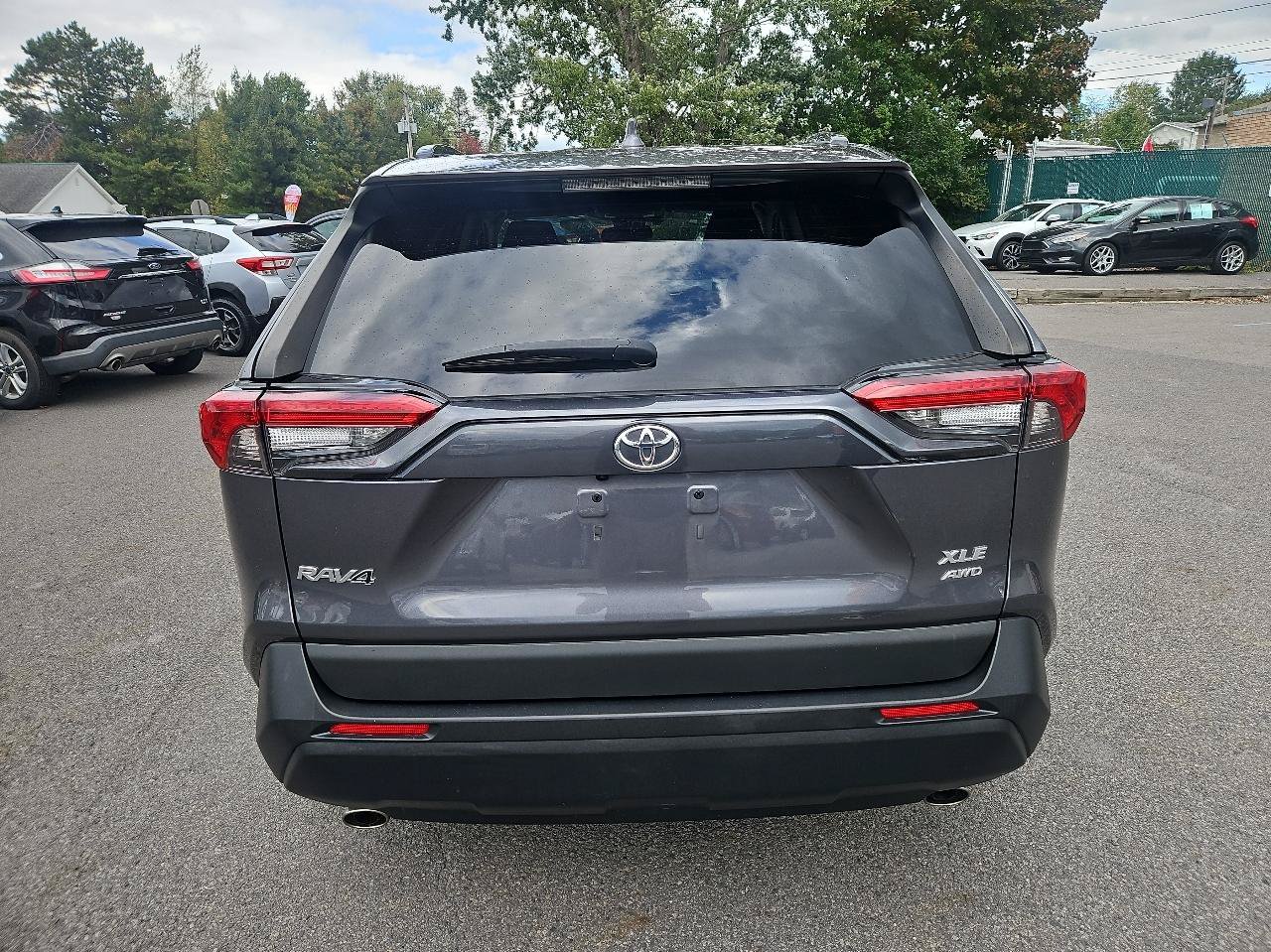 Used 2022 Toyota RAV4 XLE w/ Convenience Package AWD/4WD image 4