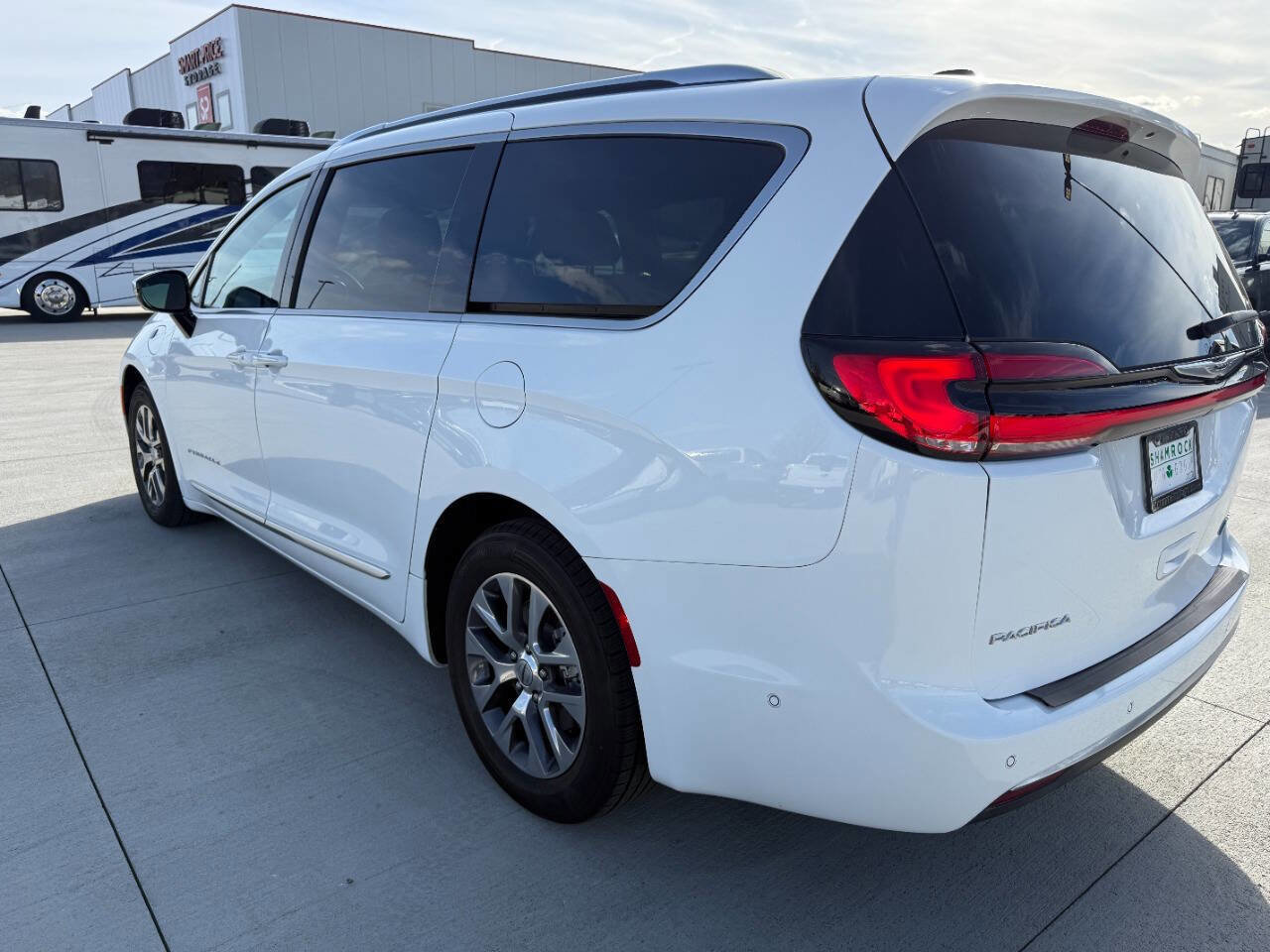 Used 2023 Chrysler Pacifica Pinnacle image 5