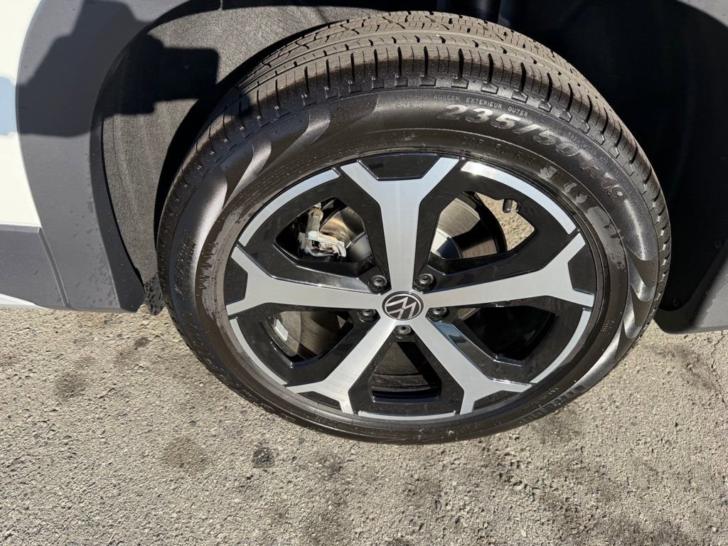 New 2026 Volkswagen Tiguan SE image 12