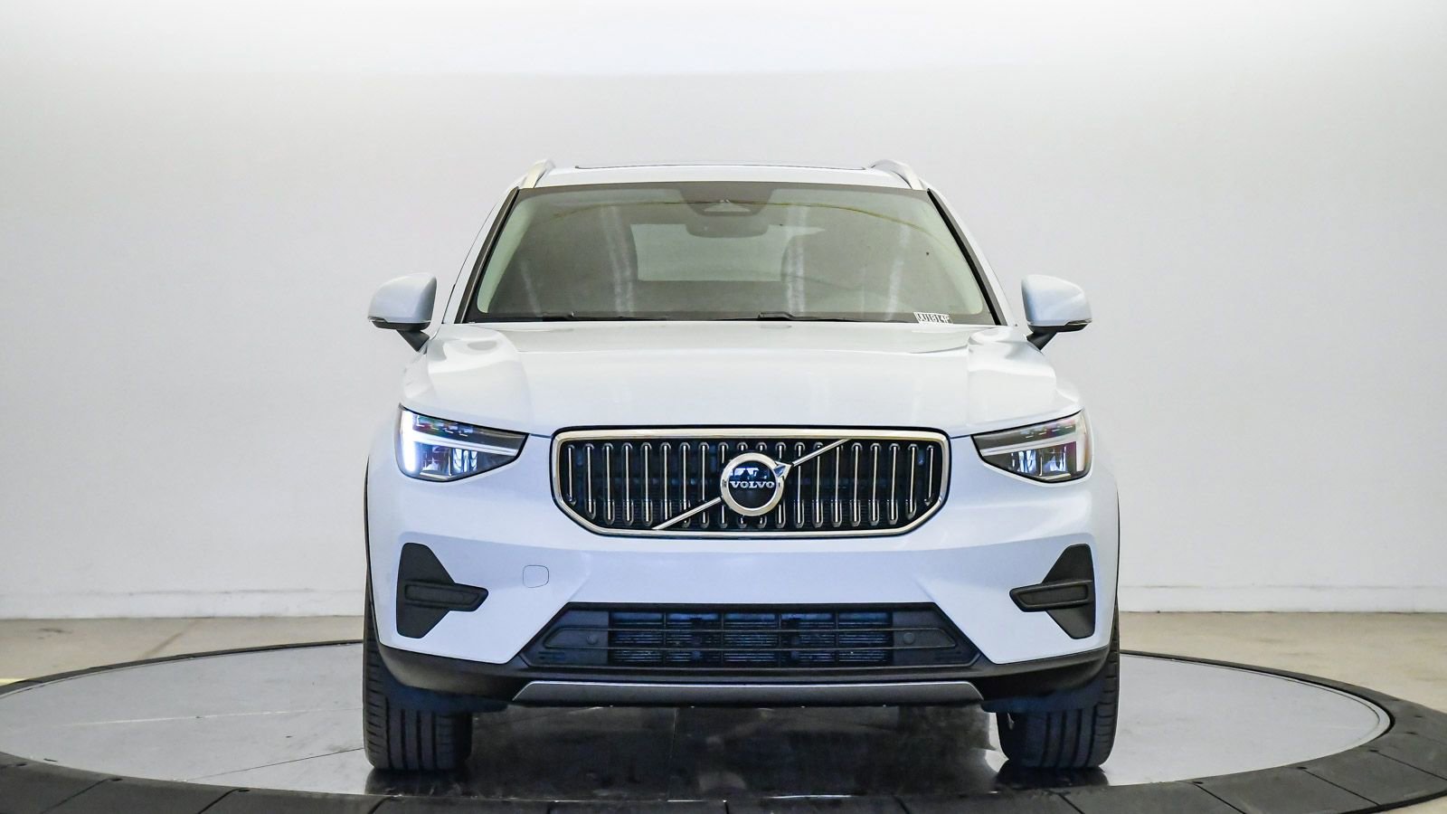 Certified 2025 Volvo XC40 B5 Core image 7
