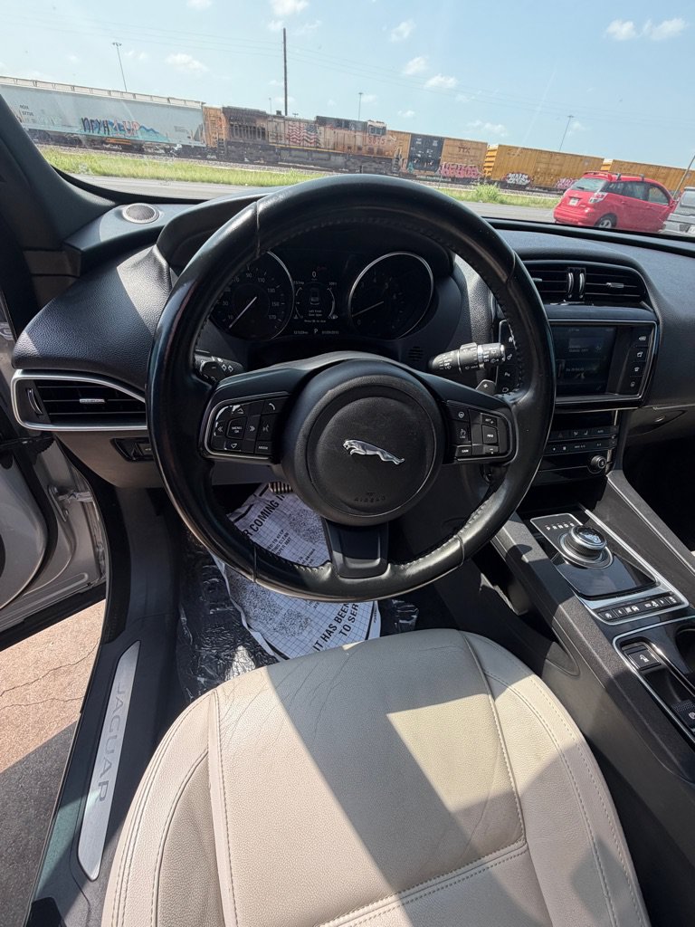 Used 2017 Jaguar F-PACE Prestige AWD/4WD image 17