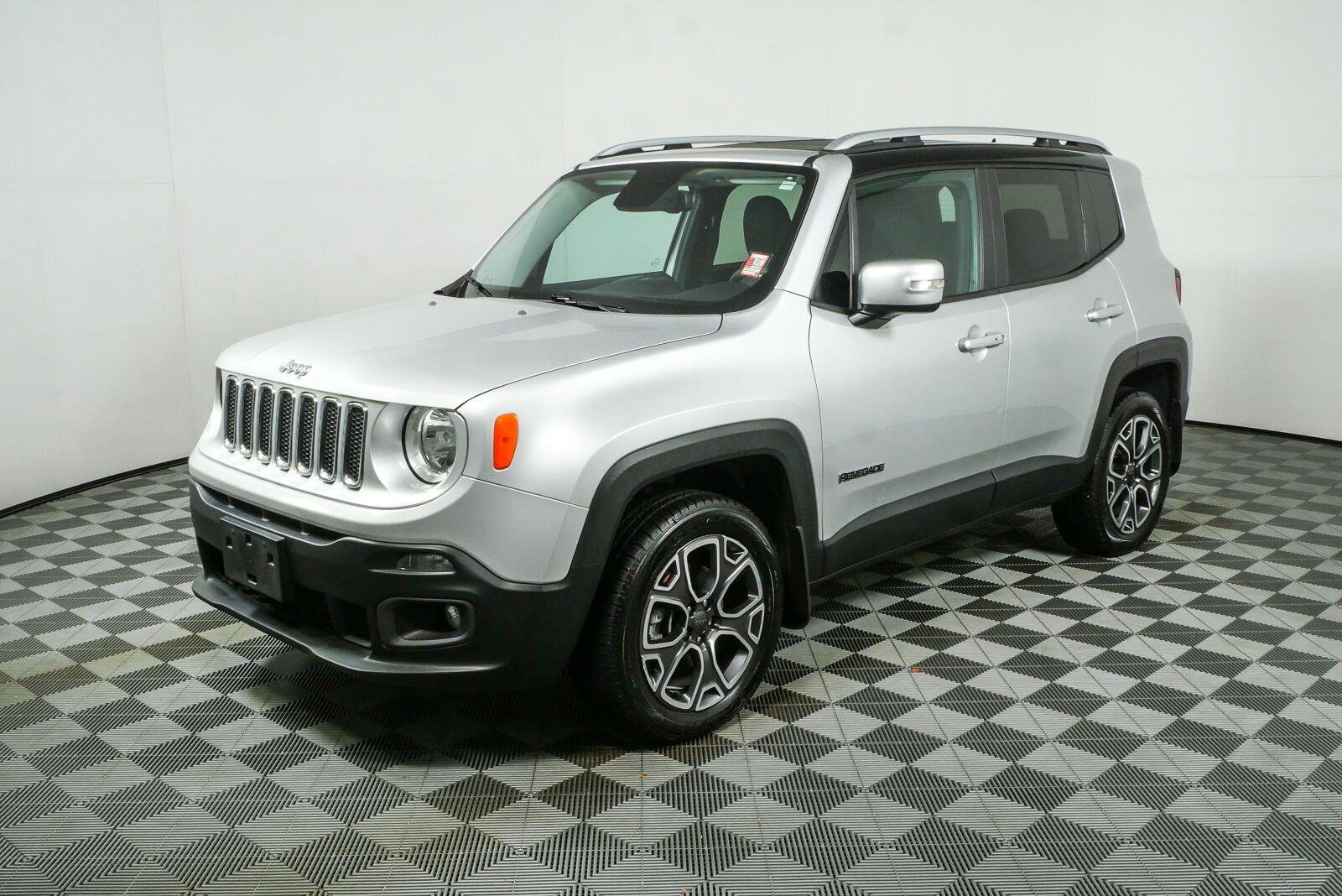 Used 2017 Jeep Renegade Limited AWD/4WD image 23