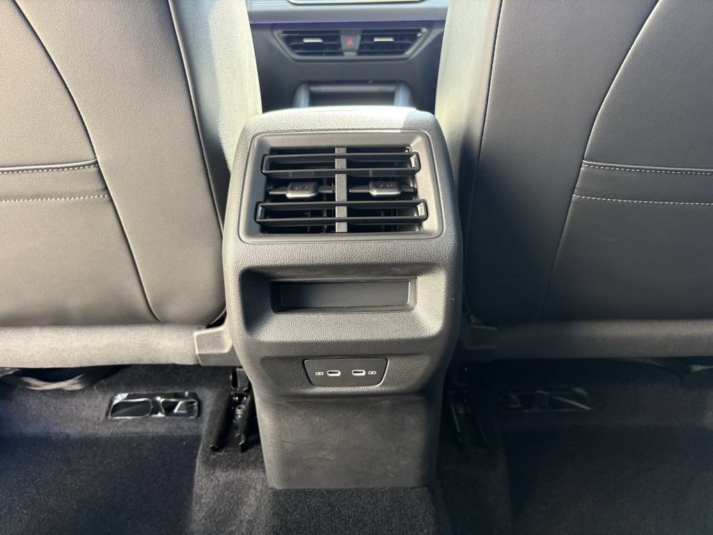 Used 2025 Volkswagen Tiguan SE FWD image 24