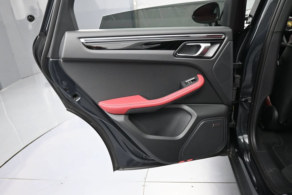 Certified 2026 Porsche Macan AWD/4WD image 22
