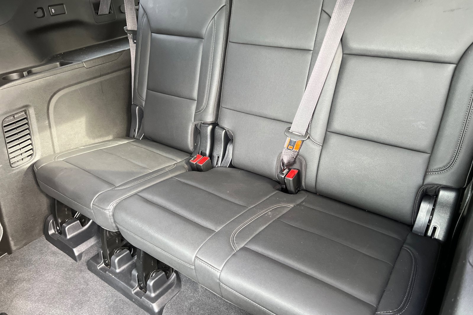 Used 2022 Chevrolet Suburban Z71 image 17