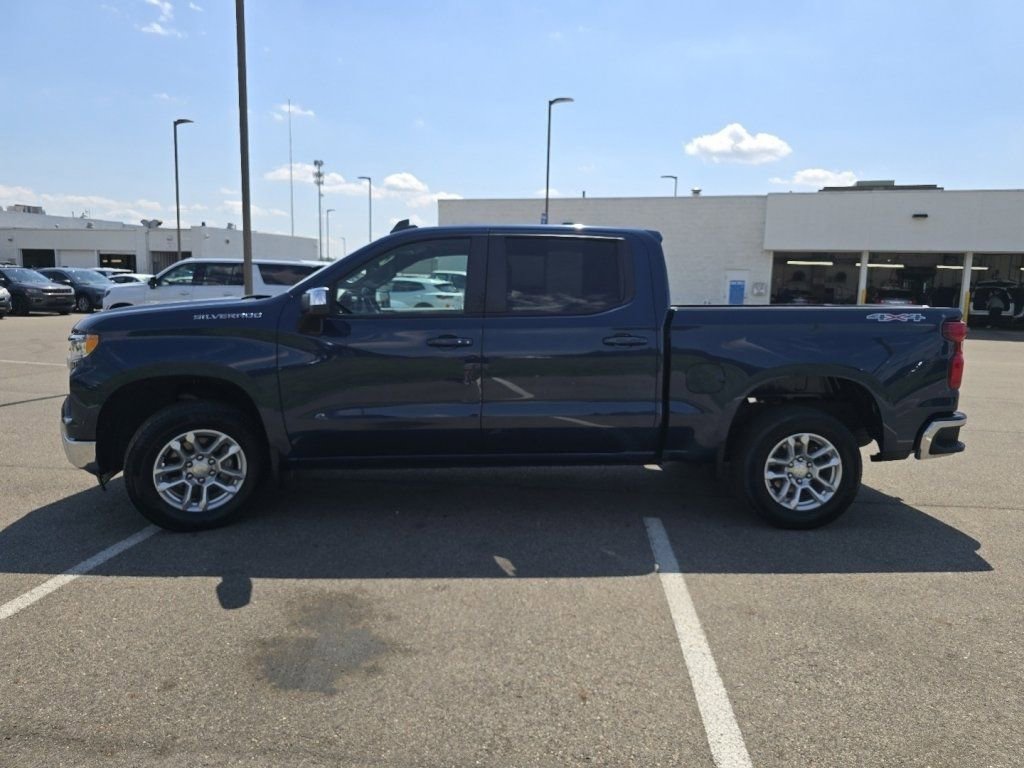Used 2023 Chevrolet Silverado 1500 LT AWD/4WD image 14