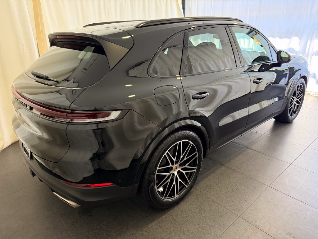 Certified 2026 Porsche Cayenne AWD/4WD image 9