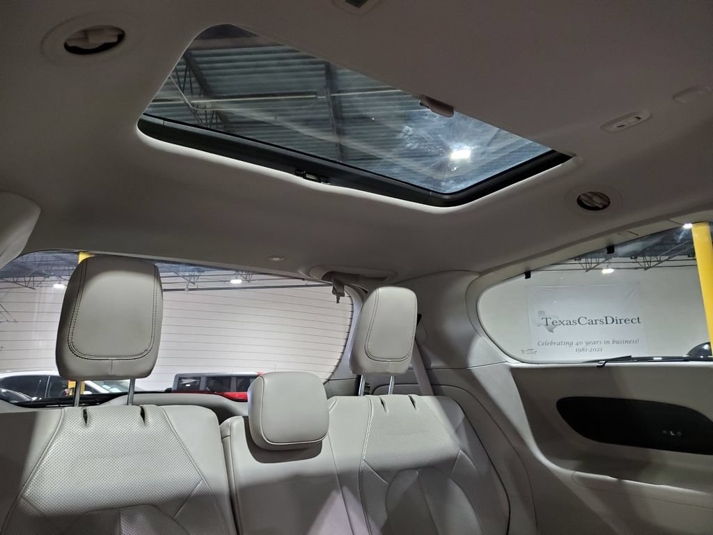 Used 2017 Chrysler Pacifica Limited FWD image 24