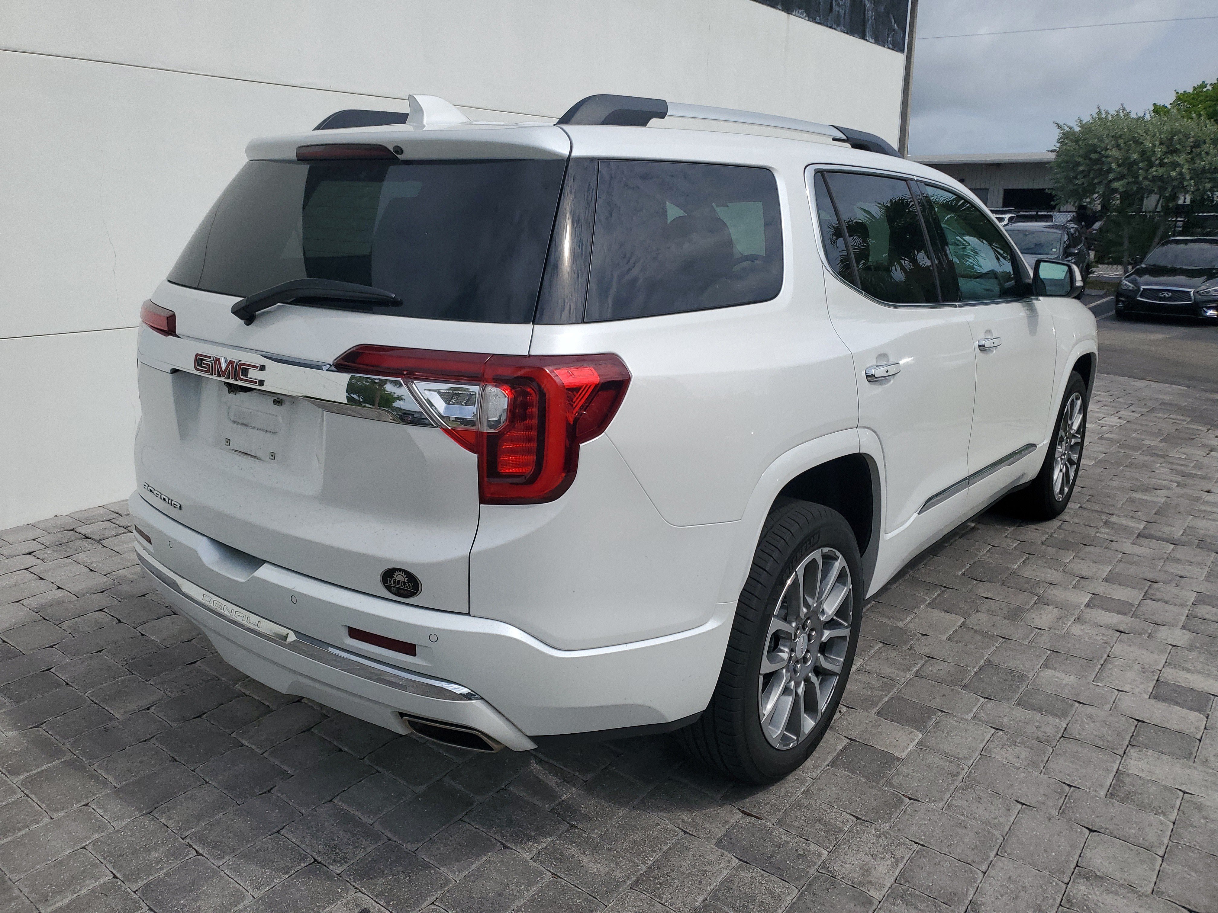 Used 2023 GMC Acadia Denali w/ Denali Ultimate Package FWD image 6