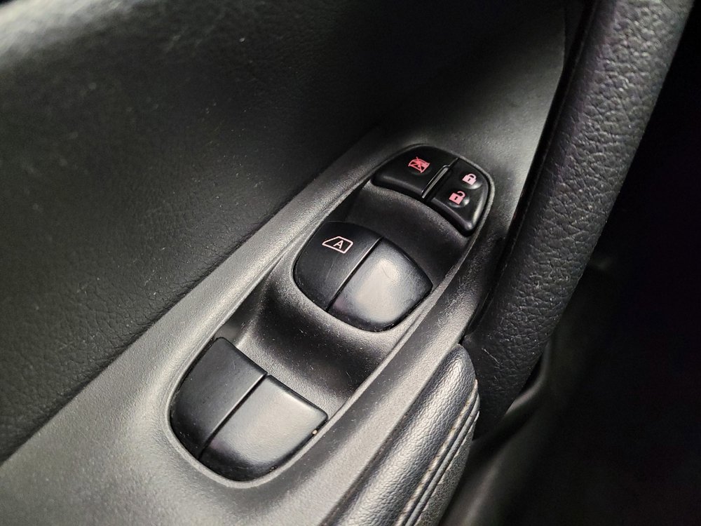 Used 2018 Nissan Rogue S image 27