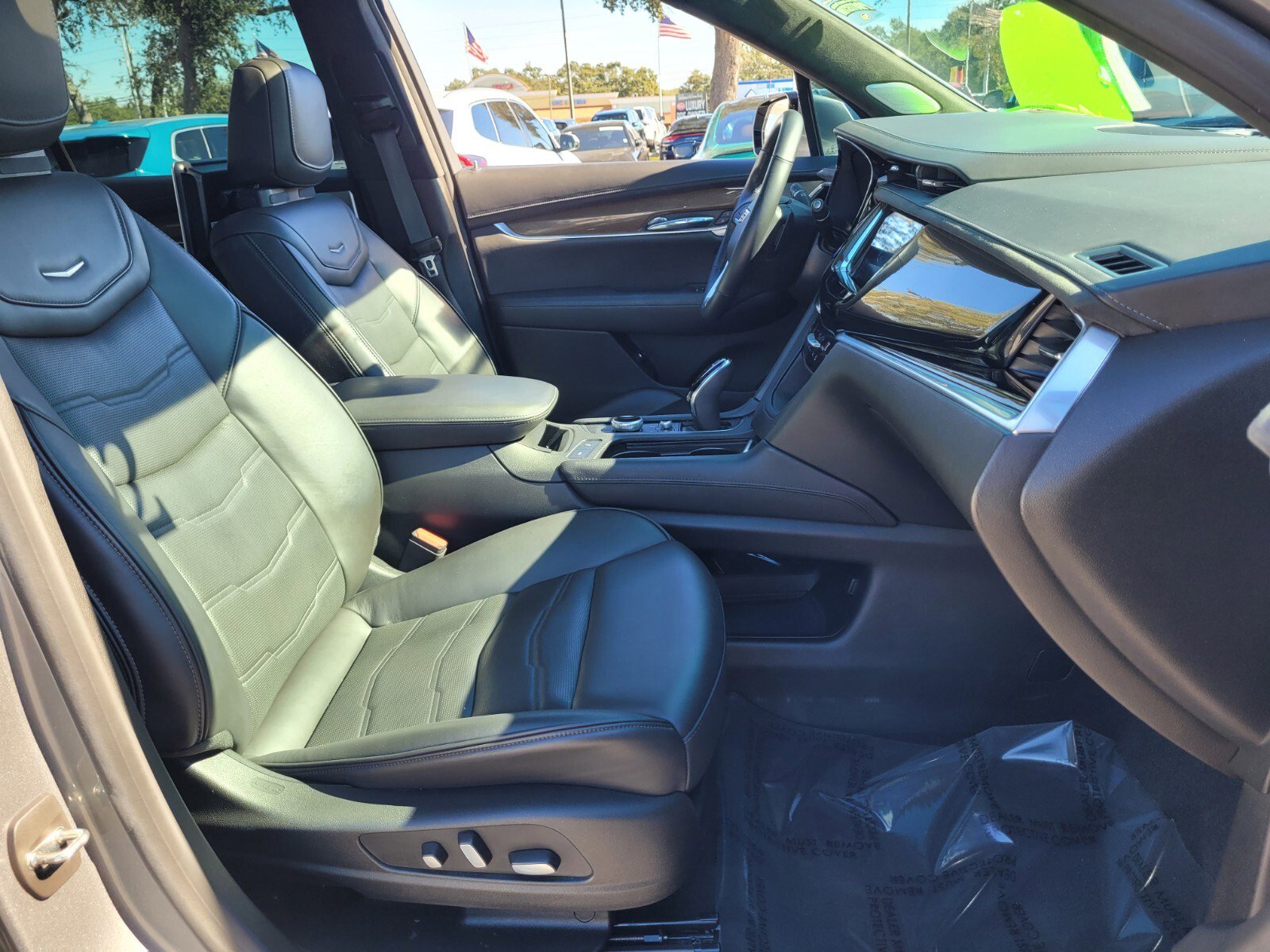 Used 2022 Cadillac XT6 Premium Luxury w/ Platinum Package image 18