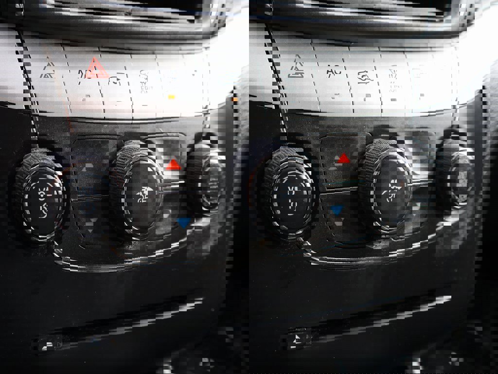 Used 2020 Dodge Journey SE w/ SE Popular Equipment Group image 37