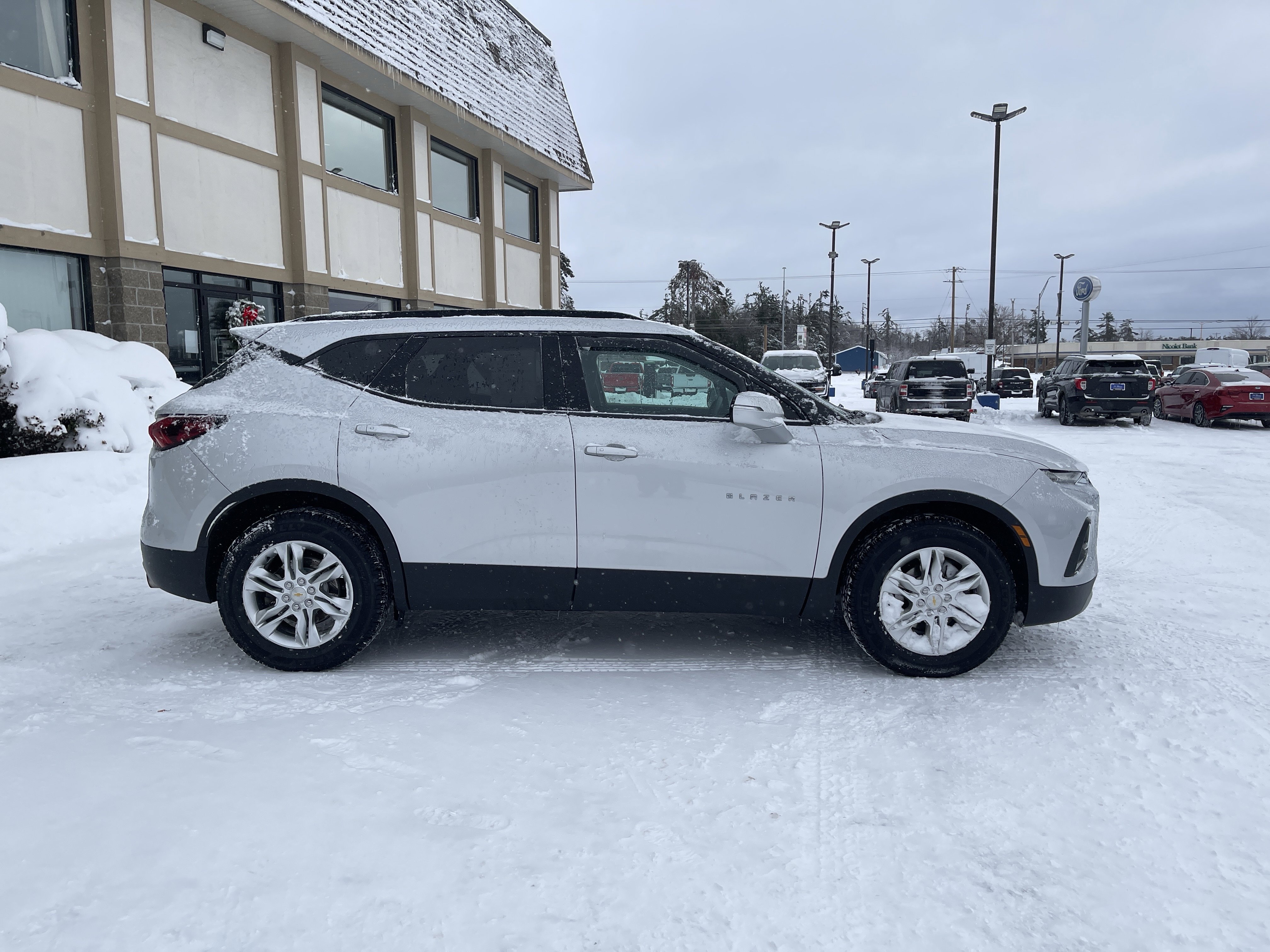 Used 2021 Chevrolet Blazer LT image 2