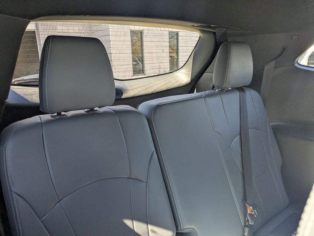 Used 2024 Buick Enclave Premium image 29