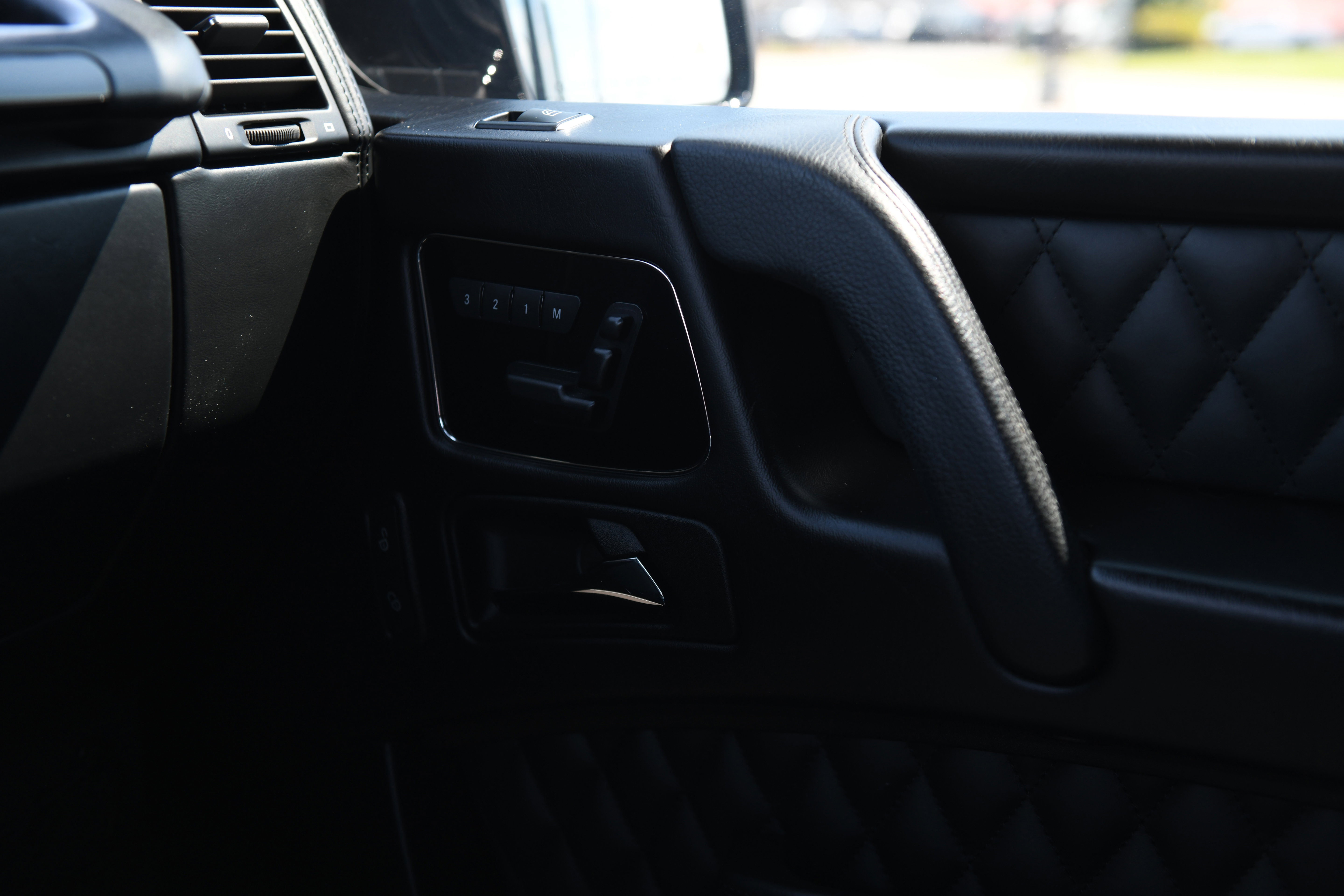 Used 2016 Mercedes-Benz G 65 AMG 4MATIC image 18