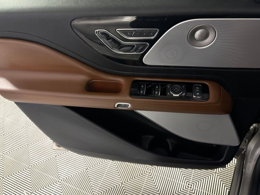 Used 2023 Lincoln Aviator Reserve w/ Equipment Group 201A image 22