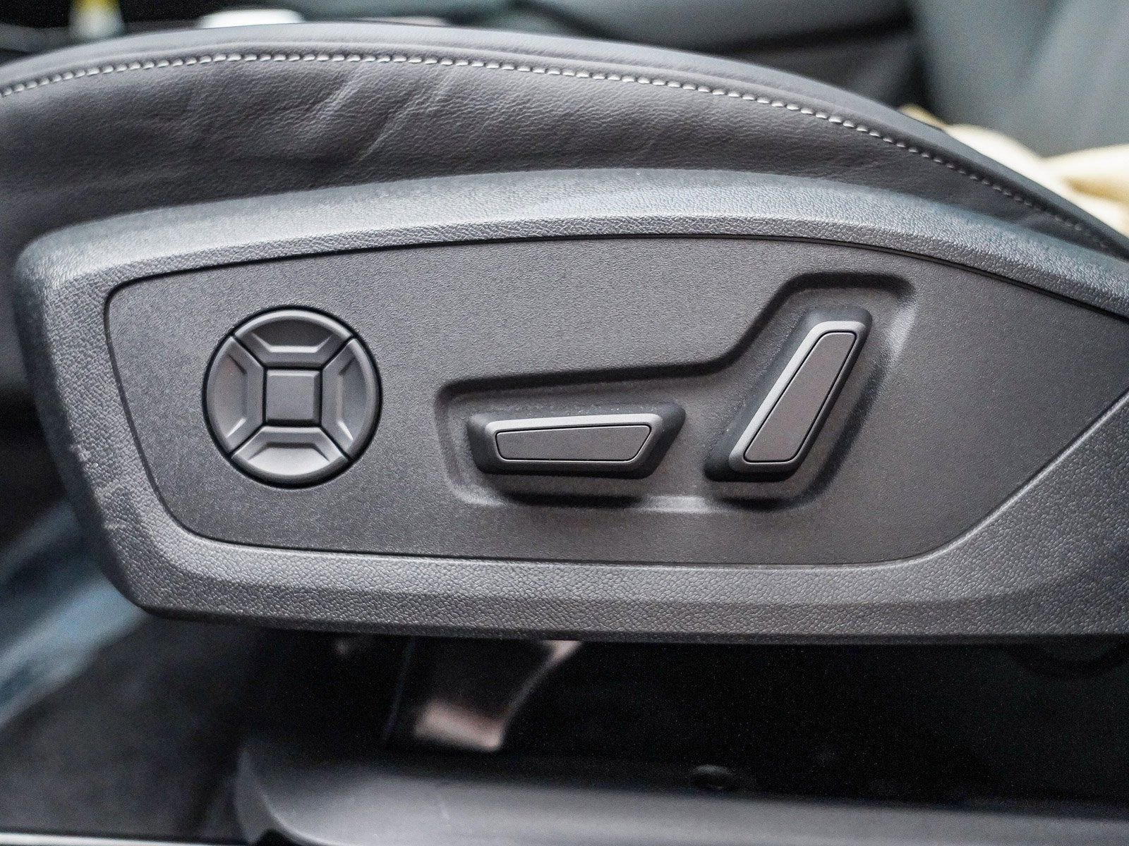 New 2025 Audi Q6 e-tron Premium AWD/4WD image 25