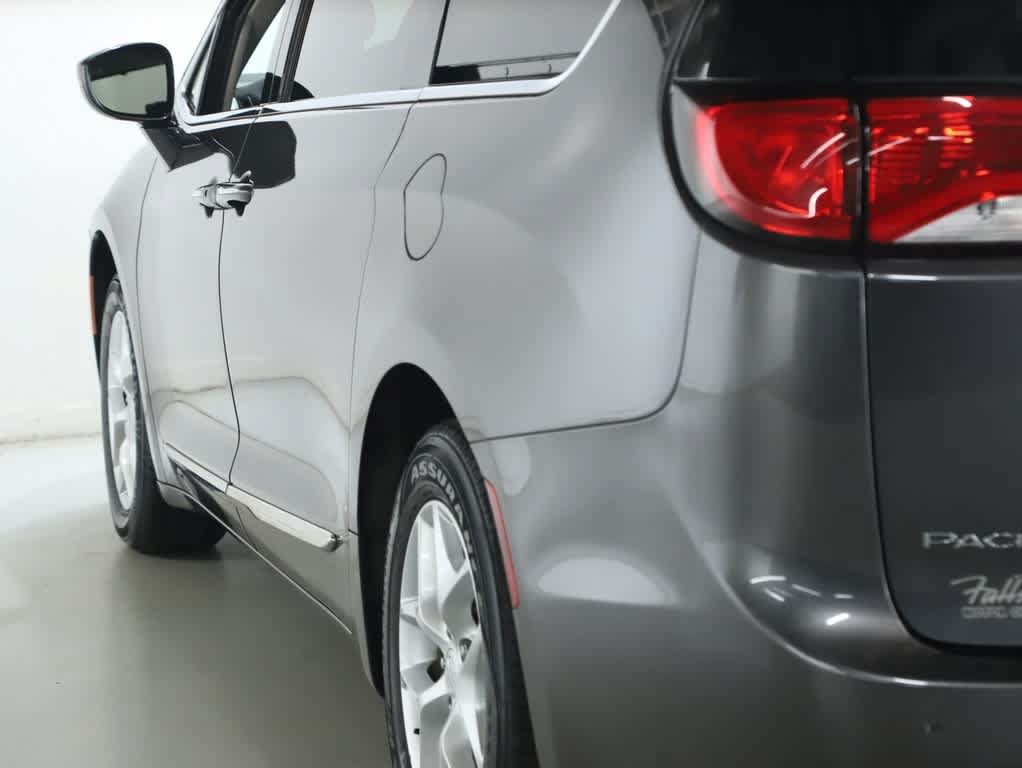 Used 2017 Chrysler Pacifica Touring-L Plus w/ Tire & Wheel Group FWD image 41