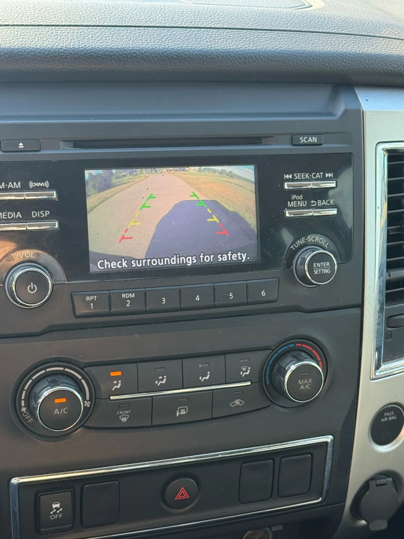 Used 2018 Nissan Titan SV image 16