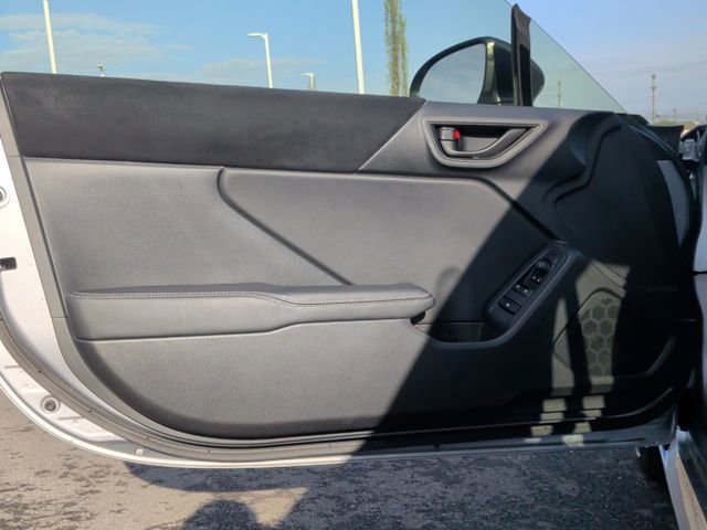 Used 2025 Toyota GR86 Premium w/ Performance Package image 10