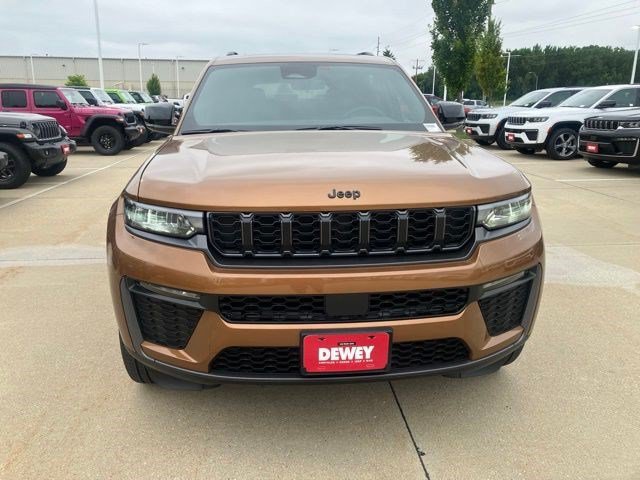 New 2026 Jeep Grand Cherokee L Limited w/ Limited Altitude Package AWD/4WD image 2