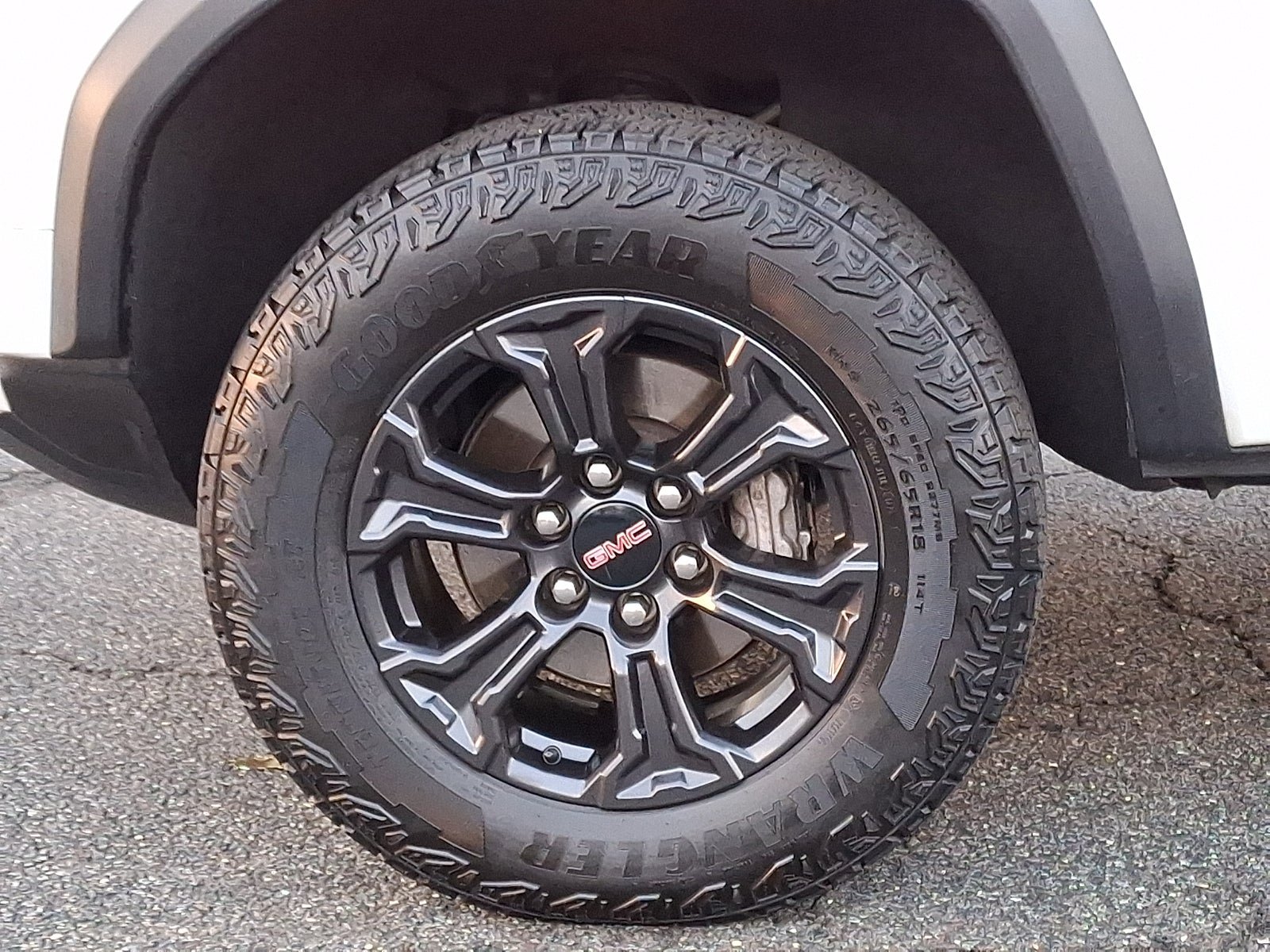 Certified 2025 GMC Canyon Elevation RWD image 9