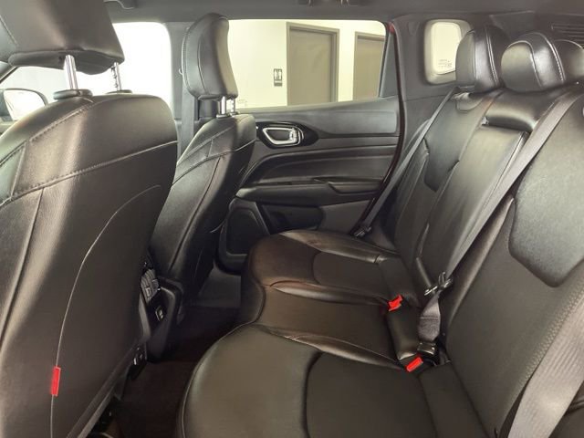Used 2025 Jeep Compass Trailhawk AWD/4WD image 21