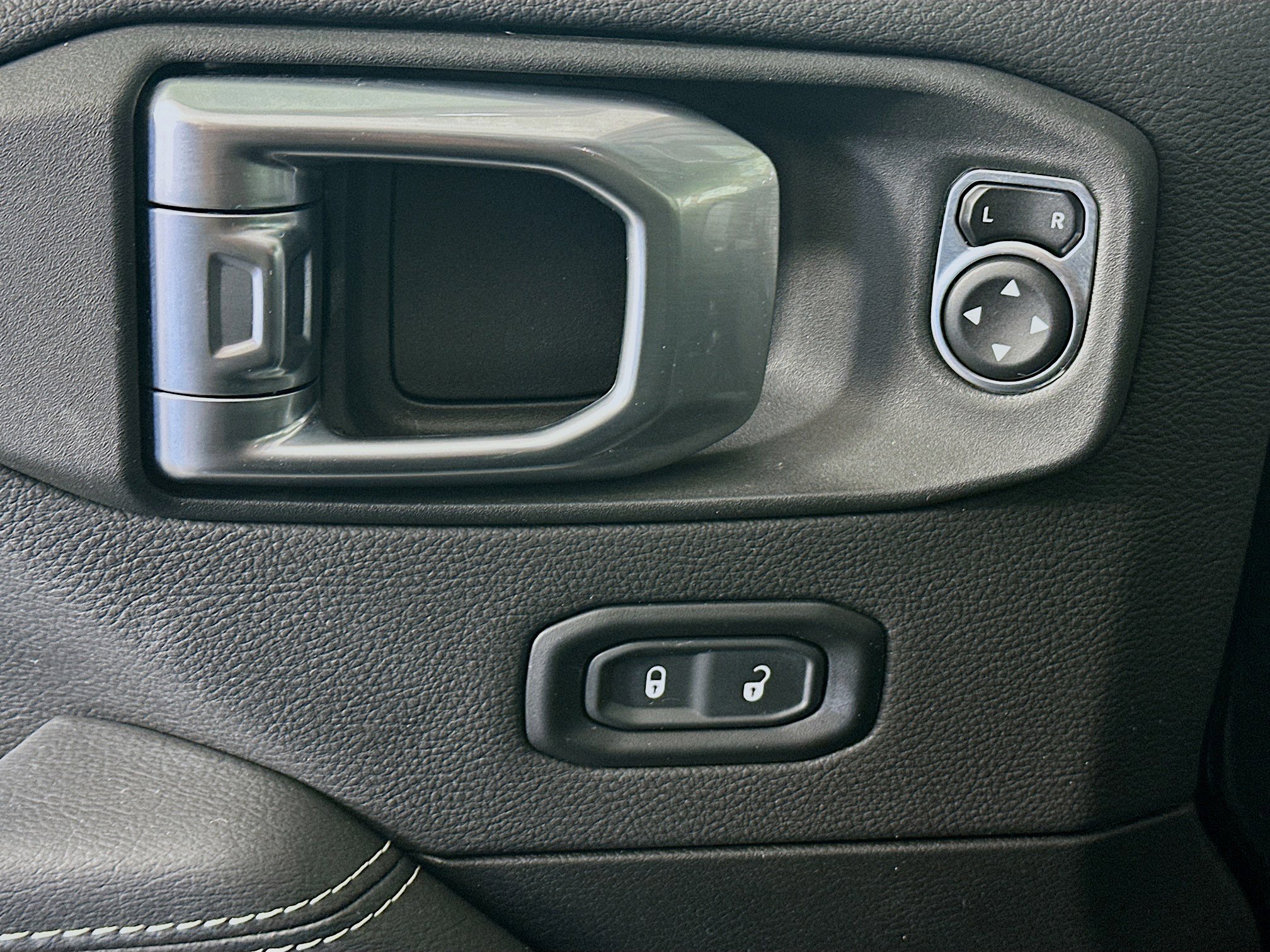 Used 2023 Jeep Wrangler Sahara w/ Cold Weather Group image 15