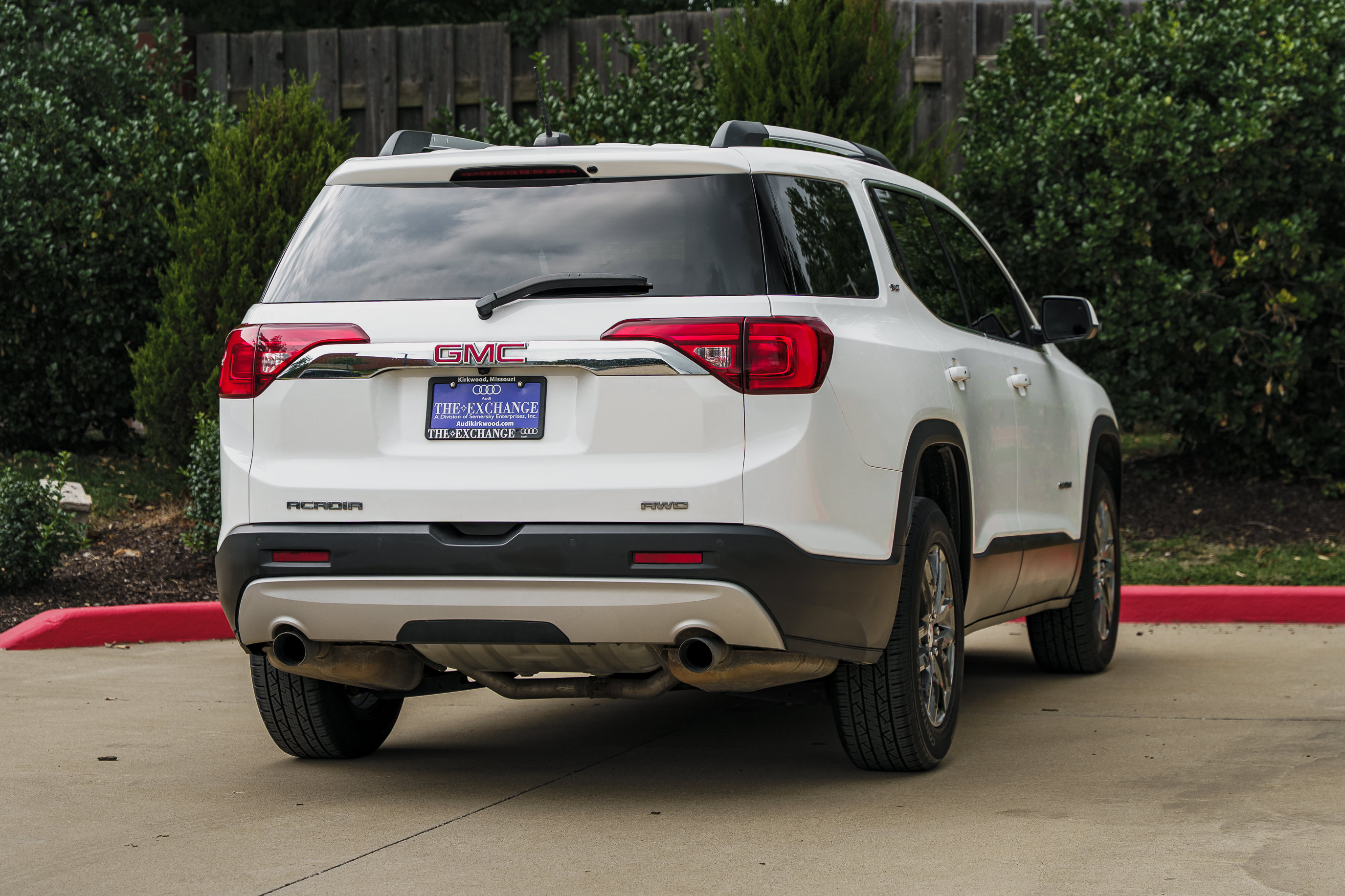 Used 2019 GMC Acadia SLT AWD/4WD image 3