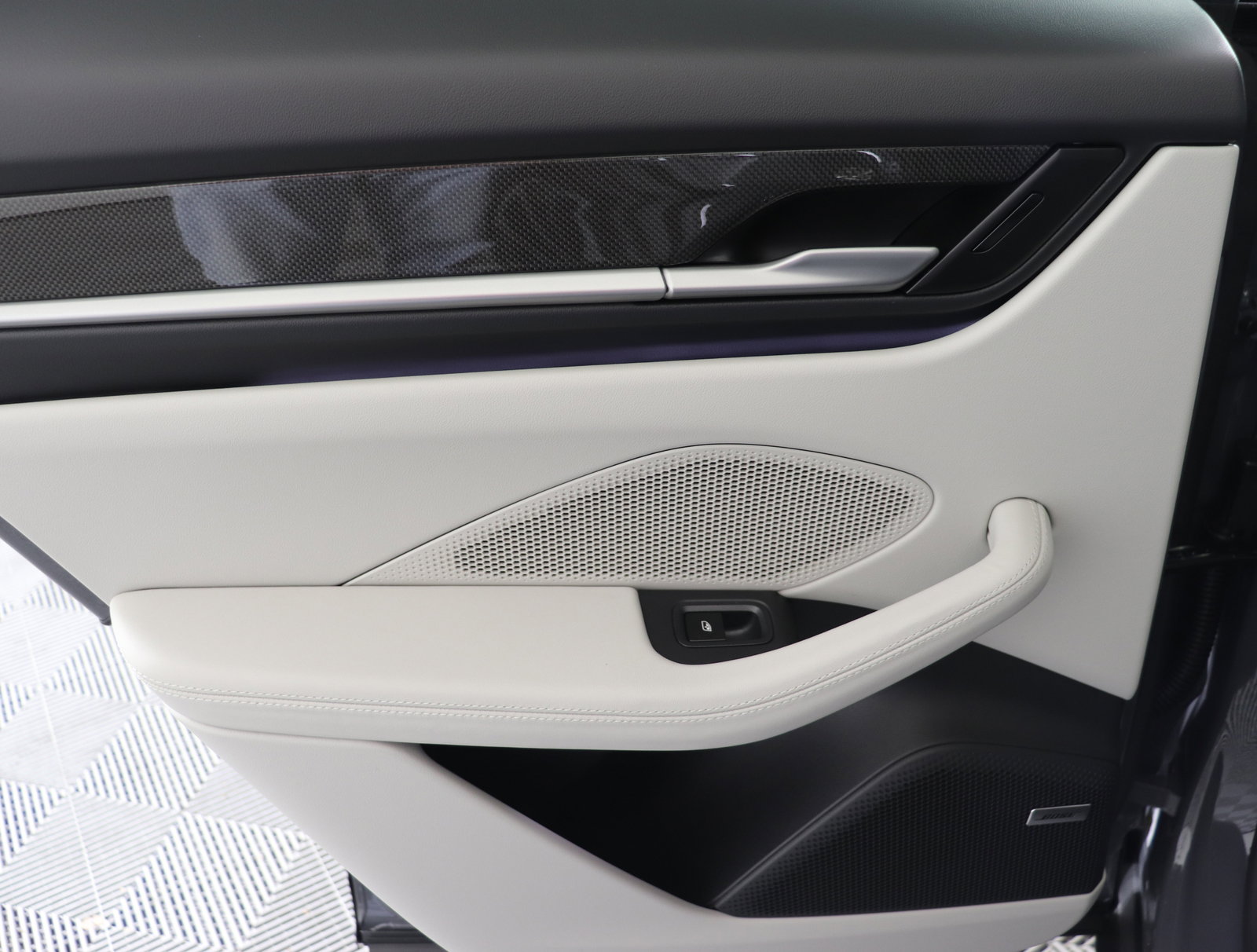 Used 2025 Porsche Macan 4S Electric image 22