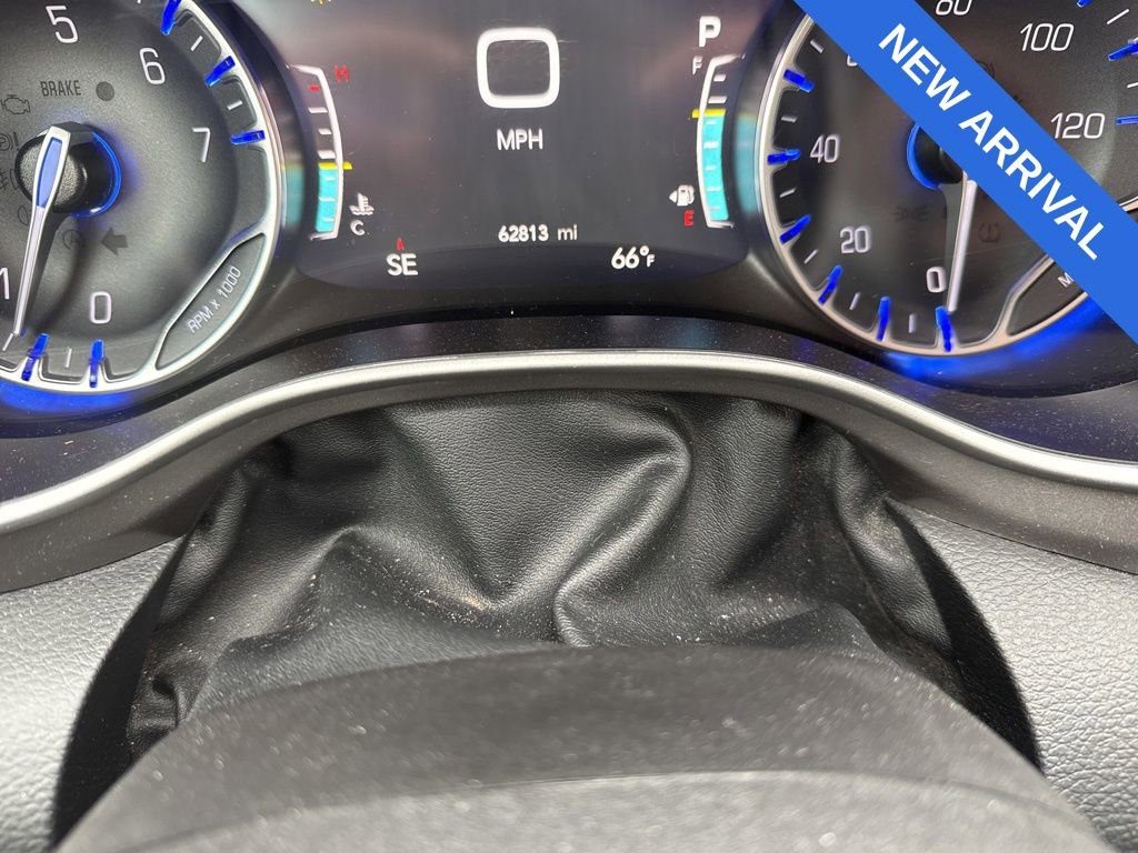 Used 2024 Chrysler Pacifica Touring-L image 17