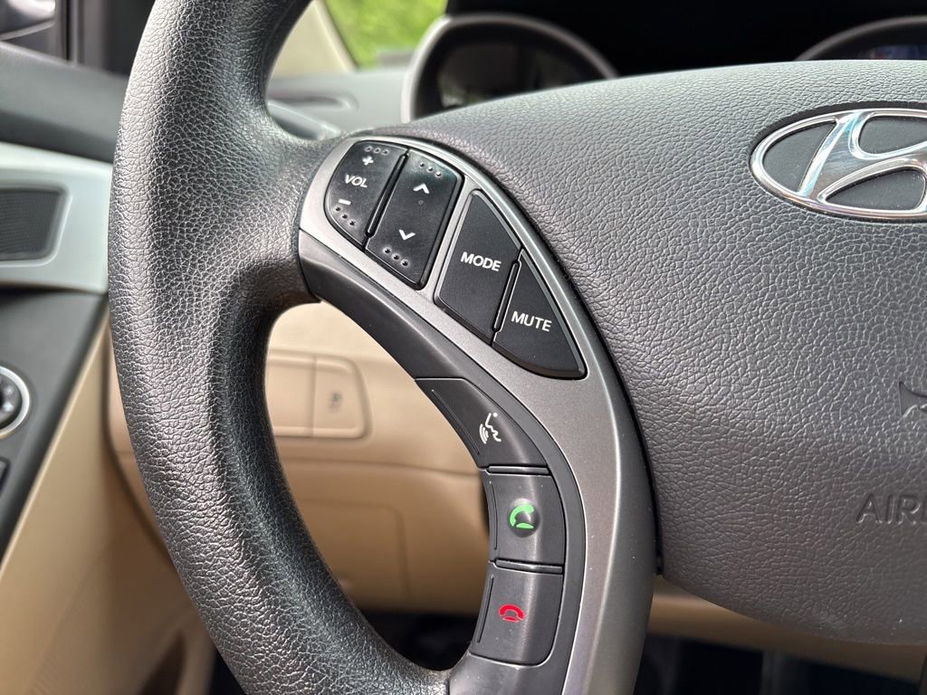 Used 2014 Hyundai Elantra SE w/ Option Group 02 FWD image 19