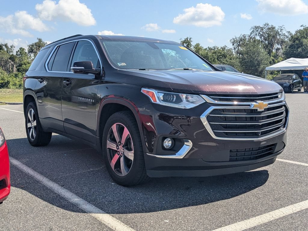 Used 2020 Chevrolet Traverse LT w/ LT Premium Package AWD/4WD image 1