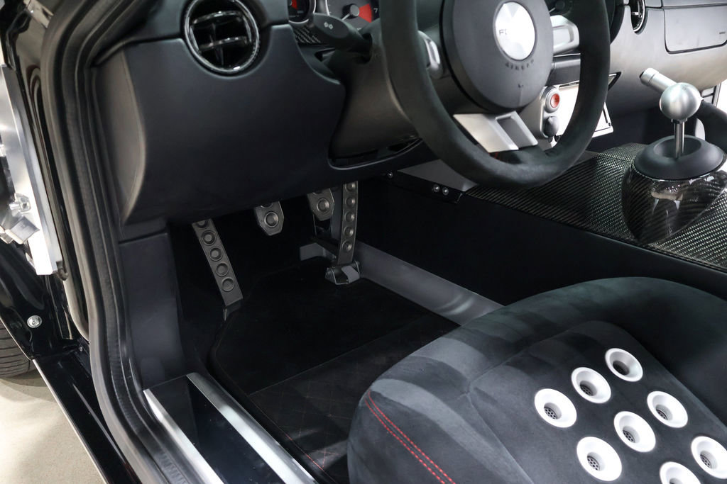 Used 2006 Ford GT RWD image 45
