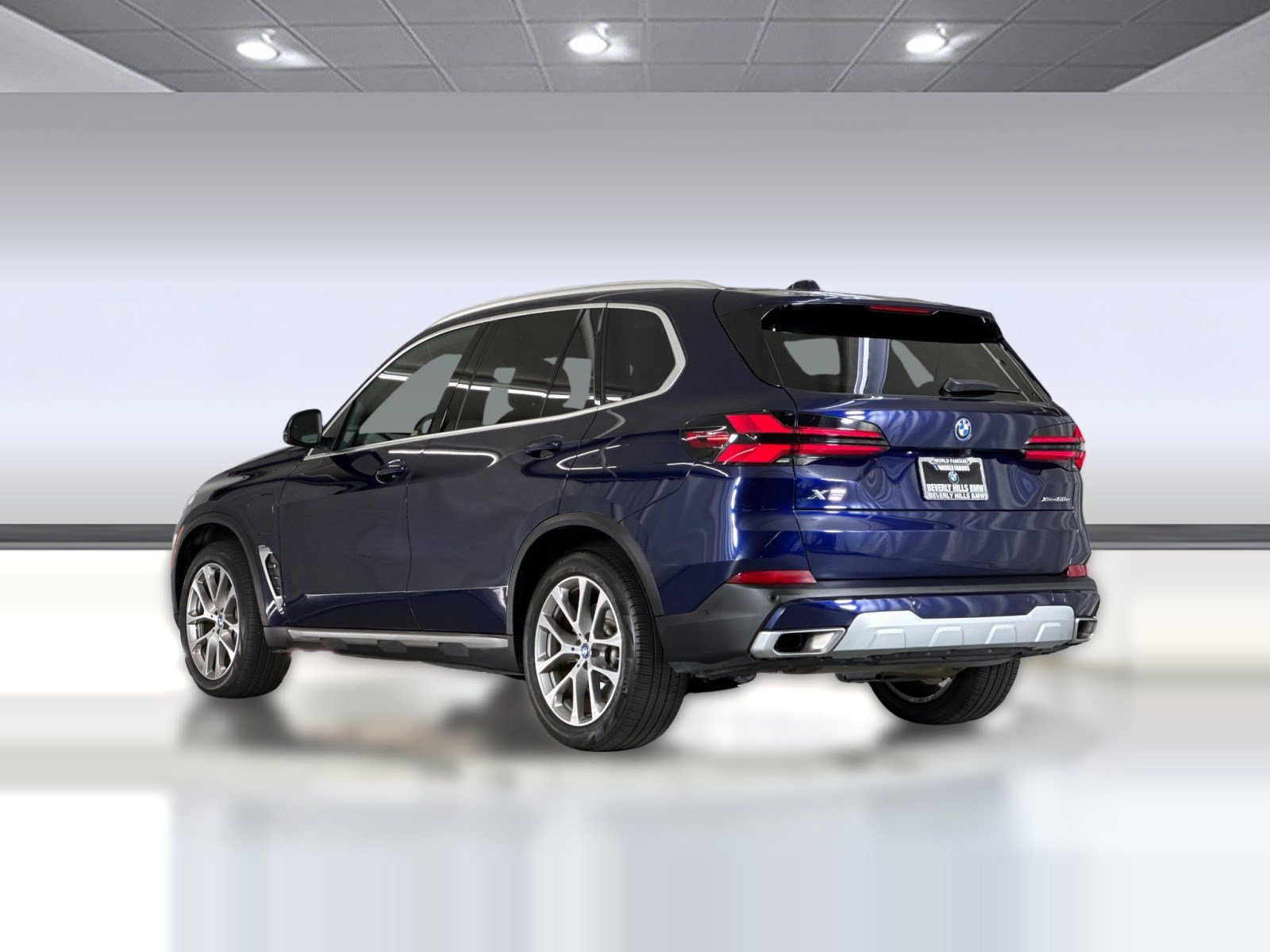 Used 2024 BMW X5 xDrive50e w/ Premium Package AWD/4WD image 3