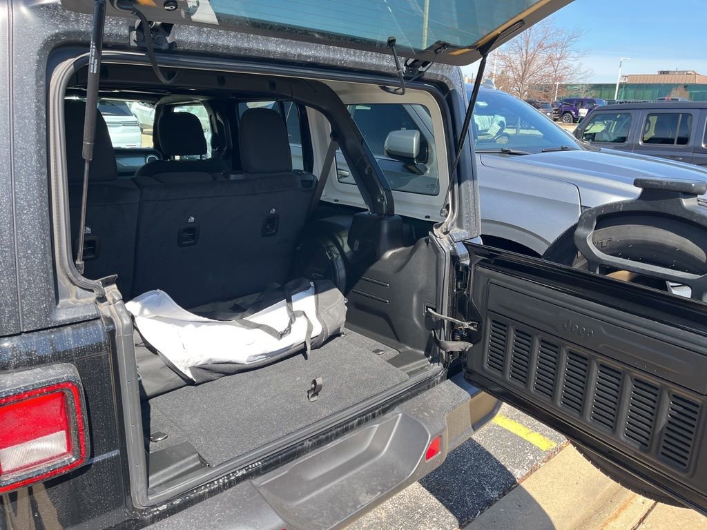 Used 2023 Jeep Wrangler Sahara w/ Cold Weather Group image 8