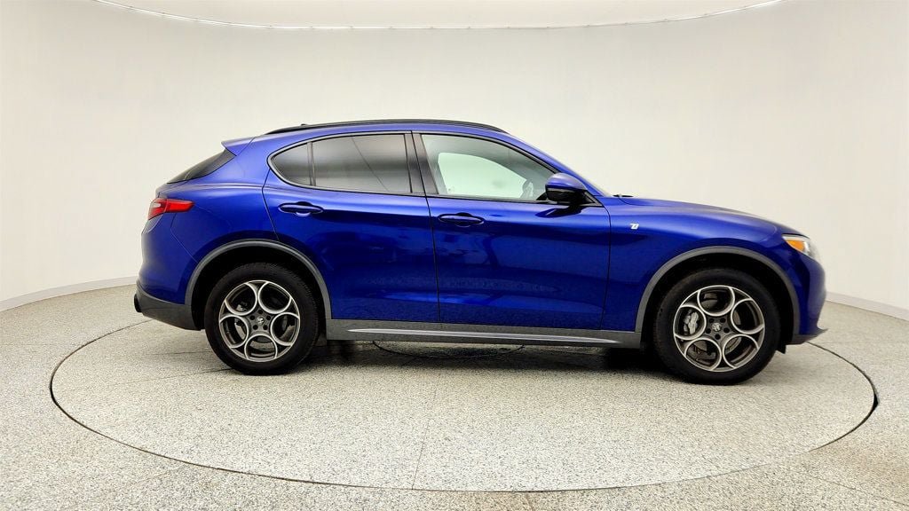 Used 2022 Alfa Romeo Stelvio Ti AWD/4WD image 4