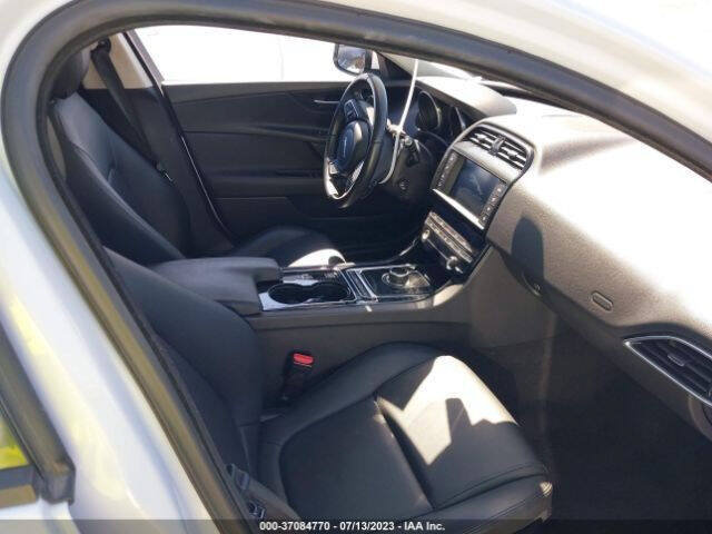Used 2017 Jaguar XE Premium RWD image 9