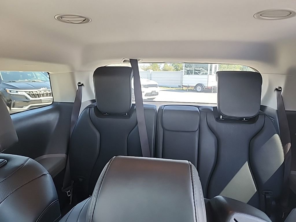 Used 2025 Kia Carnival image 11