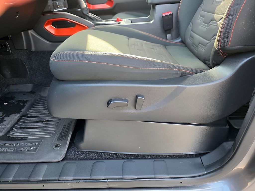 Used 2024 Nissan Frontier PRO-4X w/ Technology Package image 16