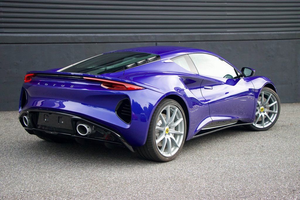 Used 2025 Lotus Emira RWD image 5